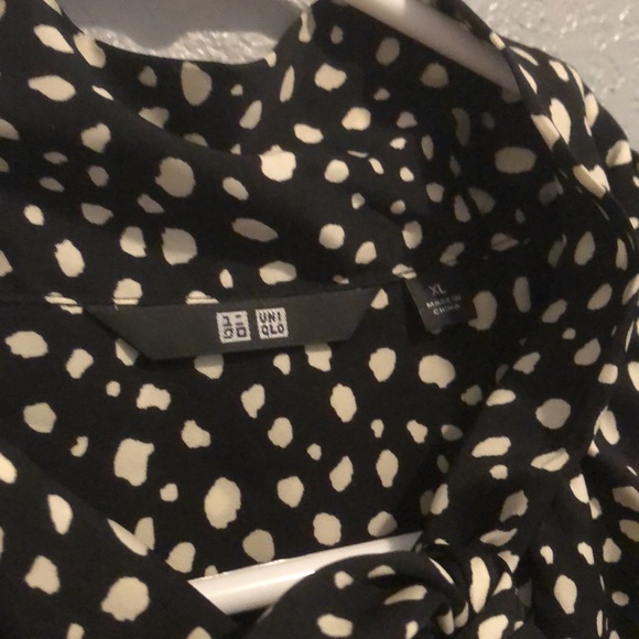 Set of two sleeveless tops with bows - Picture 3 of 3